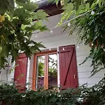 Au Bosquet, Et Salle De Bains Avec Petit Dejeuner A 600 M Du Centre Dans Un Cadre Calme Et Verdoyant * Salies-de-Béarn