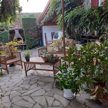 Au Bosquet: Tranquil Retreat With Breakfast Near Town Center Bed & Breakfast Salies-de-Bearn