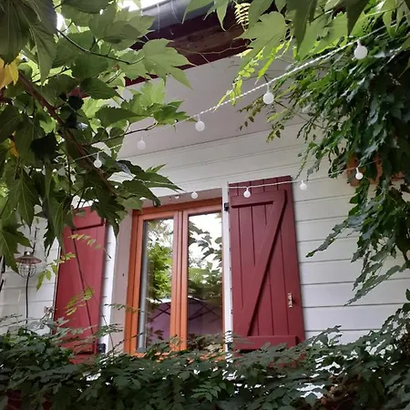 Au Bosquet, Et Salle De Bains Avec Petit Dejeuner A 600 M Du Centre Dans Un Cadre Calme Et Verdoyant * Salies-de-Béarn