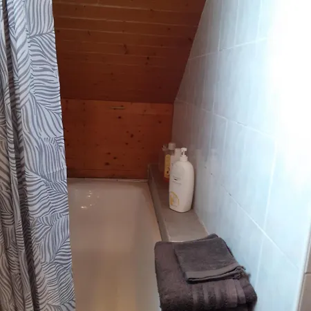 Au Bosquet, Et Salle De Bains Avec Petit Déjeuner à 600 M Du Centre Dans Un Cadre Calme Et Verdoyant * Salies-de-Béarn