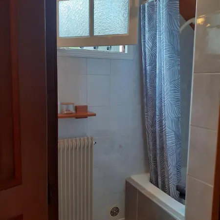 Au Bosquet, Et Salle De Bains Avec Petit Déjeuner à 600 M Du Centre Dans Un Cadre Calme Et Verdoyant Alojamento de Acomodação e Pequeno-almoço